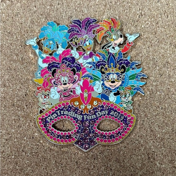 Disney Pin HKDL - Pin Trading Fun Days 2013 - Jumbo Pin - Picture 3 of 4